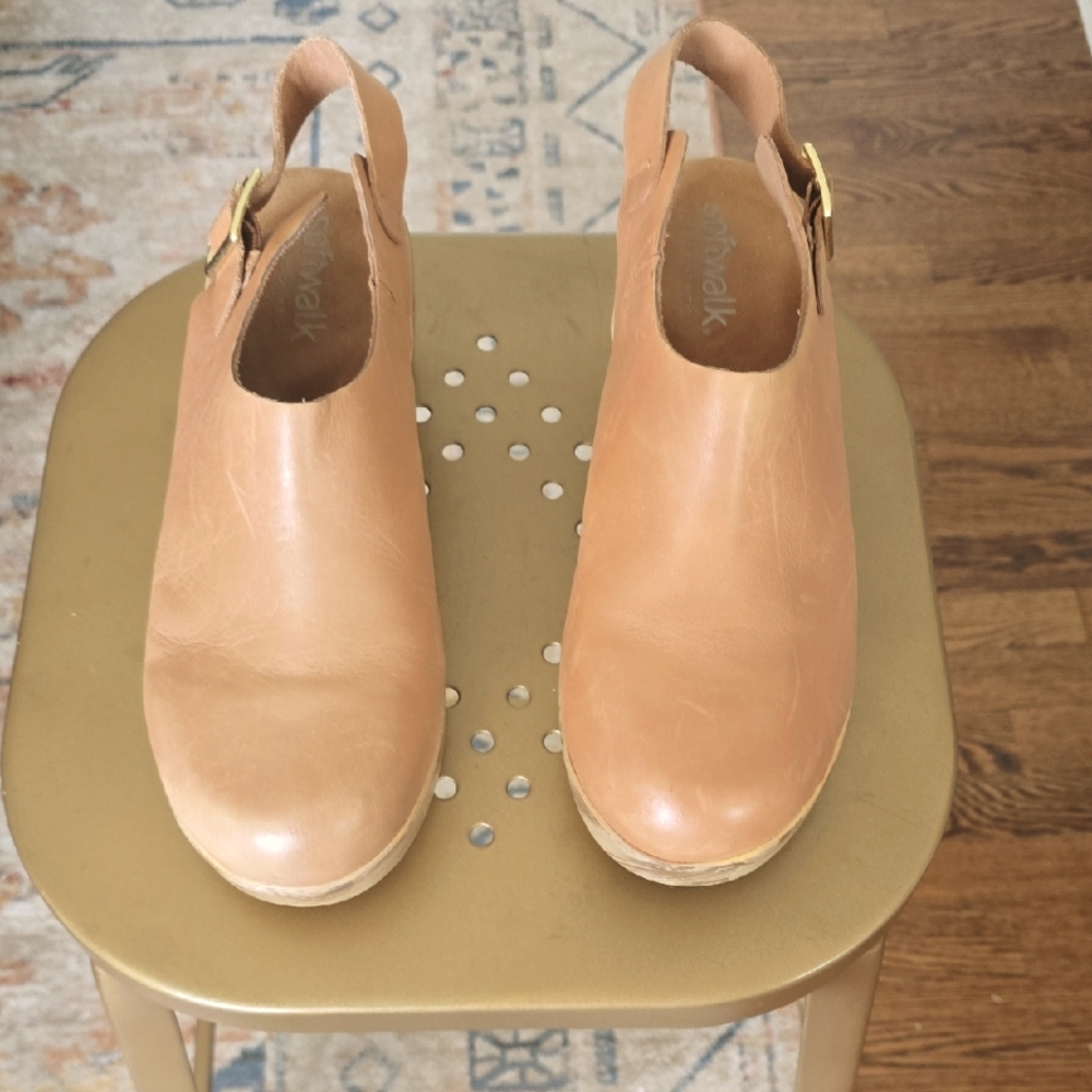 Softwalk Fairbanks Clog Tan 9.5